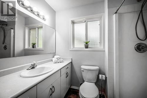 373 Rio Drive S, Kelowna, BC - Indoor Photo Showing Bathroom