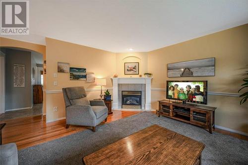 373 Rio Drive S, Kelowna, BC - Indoor Photo Showing Living Room With Fireplace