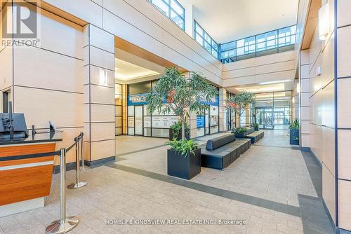 808 - 2910 Highway 7 Road W, Vaughan, ON -  With Exterior