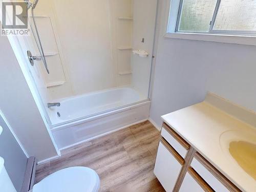 2135 Palmer Road, Powell River, BC - Indoor Photo Showing Bathroom