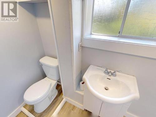 2135 Palmer Road, Powell River, BC - Indoor Photo Showing Bathroom