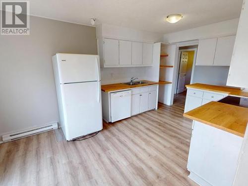 2135 Palmer Road, Powell River, BC - Indoor Photo Showing Kitchen With Double Sink