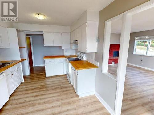 2135 Palmer Road, Powell River, BC - Indoor Photo Showing Kitchen