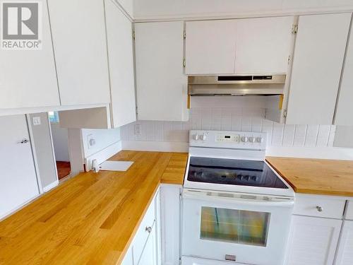 2135 Palmer Road, Powell River, BC - Indoor Photo Showing Kitchen