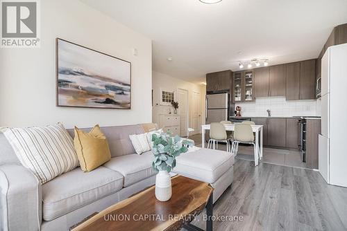 109 - 75 Norman Bethune Avenue, Richmond Hill (Beaver Creek Business Park), ON - Indoor Photo Showing Living Room