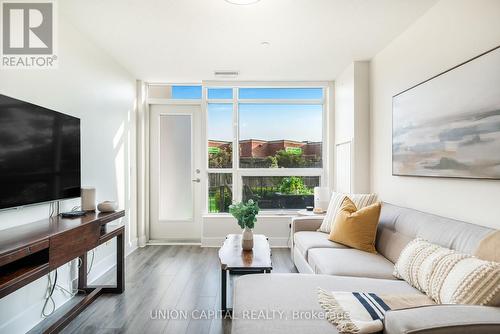 109 - 75 Norman Bethune Avenue, Richmond Hill, ON - Indoor Photo Showing Living Room