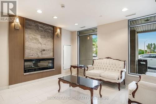 109 - 75 Norman Bethune Avenue, Richmond Hill, ON - Indoor Photo Showing Living Room With Fireplace