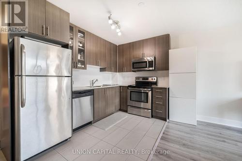 109 - 75 Norman Bethune Avenue, Richmond Hill (Beaver Creek Business Park), ON - Indoor Photo Showing Kitchen