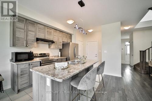 55 Ever Sweet Way, Thorold, ON - Indoor Photo Showing Kitchen With Double Sink With Upgraded Kitchen