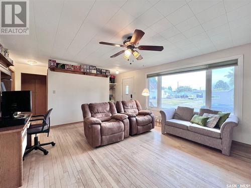 218 Simpson Street, Outlook, SK - Indoor Photo Showing Living Room