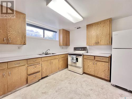 218 Simpson Street, Outlook, SK - Indoor Photo Showing Kitchen With Double Sink