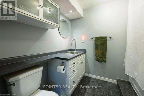 19 Linden Lane, St. Thomas, ON - Indoor Photo Showing Bathroom