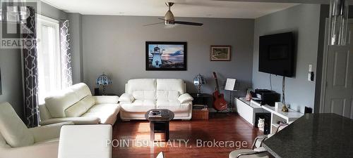 19 Linden Lane, St. Thomas, ON - Indoor Photo Showing Living Room