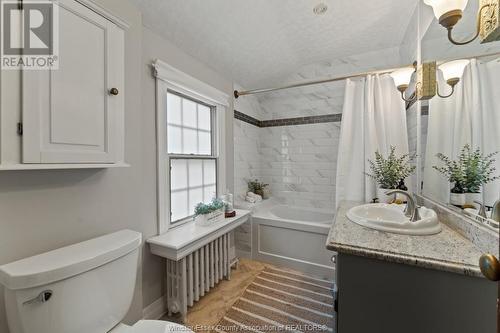 450 Matthew Brady, Windsor, ON - Indoor Photo Showing Bathroom