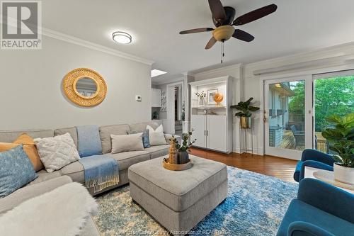 450 Matthew Brady, Windsor, ON - Indoor Photo Showing Living Room