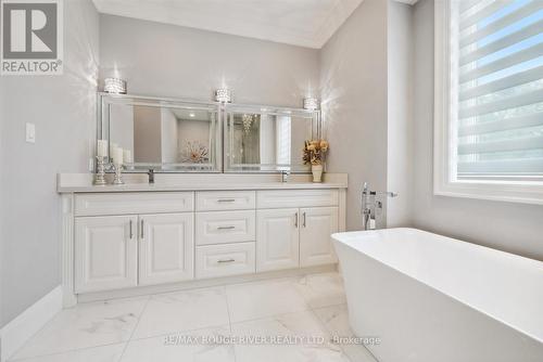 10 Helen Crescent, Kawartha Lakes, ON - Indoor Photo Showing Bathroom