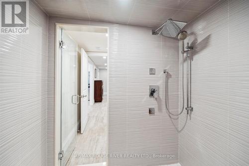 10 Helen Crescent, Kawartha Lakes, ON - Indoor Photo Showing Bathroom