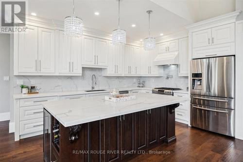 10 Helen Crescent, Kawartha Lakes, ON - Indoor Photo Showing Kitchen With Upgraded Kitchen