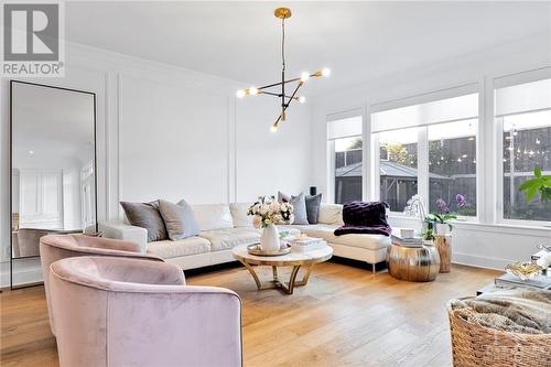 519 Newburgh Place, Ottawa, ON - Indoor Photo Showing Living Room