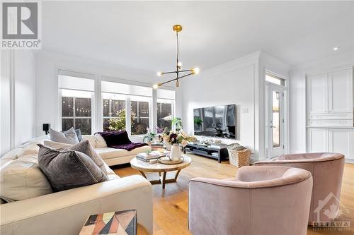 519 Newburgh Place, Ottawa, ON - Indoor Photo Showing Living Room