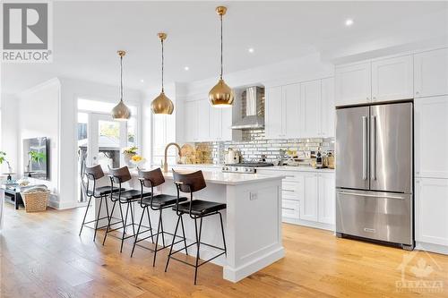 519 Newburgh Place, Ottawa, ON - Indoor Photo Showing Kitchen With Upgraded Kitchen