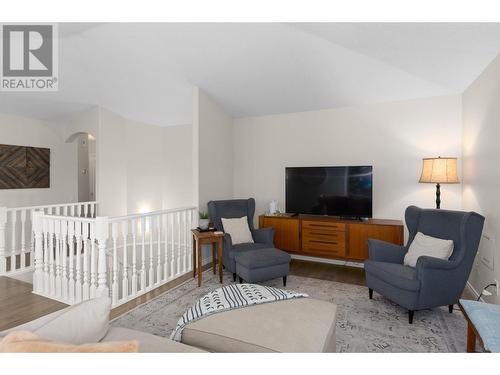 2135 Chilanko Court, Kelowna, BC - Indoor Photo Showing Living Room