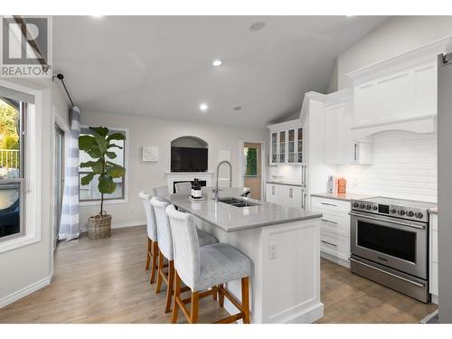 2135 Chilanko Court, Kelowna, BC - Indoor Photo Showing Kitchen With Double Sink With Upgraded Kitchen