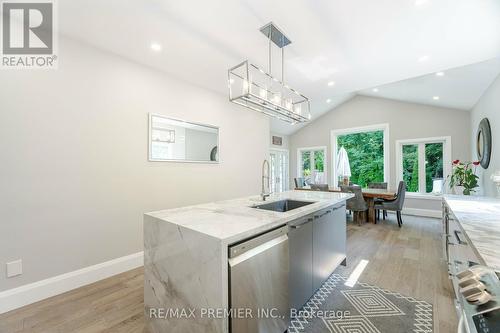 111 Regency View Heights, Vaughan, ON - Indoor Photo Showing Kitchen