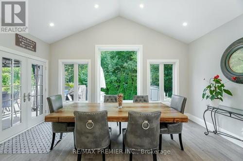 111 Regency View Heights, Vaughan, ON - Indoor Photo Showing Dining Room