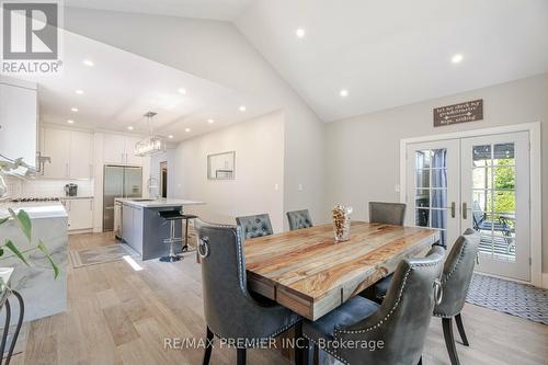 111 Regency View Heights, Vaughan, ON - Indoor Photo Showing Dining Room