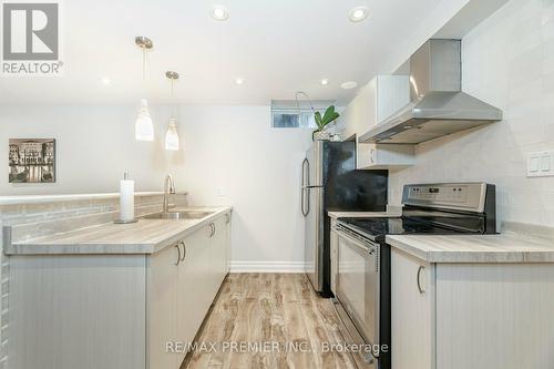 111 Regency View Heights, Vaughan, ON - Indoor Photo Showing Kitchen