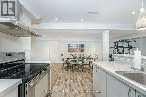 111 Regency View Heights, Vaughan, ON - Indoor Photo Showing Kitchen