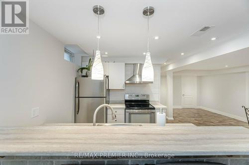 111 Regency View Heights, Vaughan, ON - Indoor Photo Showing Kitchen