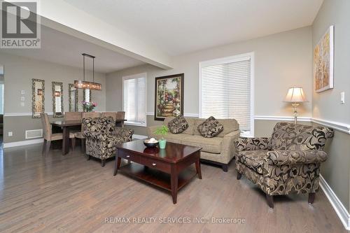 5 Alister Drive, Brampton, ON - Indoor Photo Showing Living Room