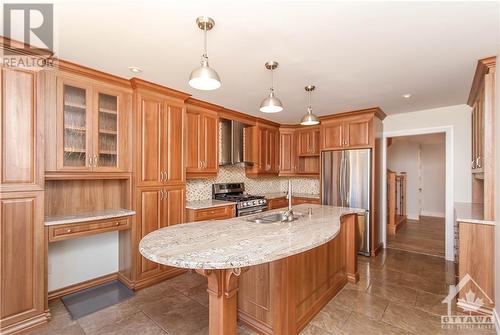 6528 Tooney Drive, Ottawa, ON - Indoor Photo Showing Kitchen With Double Sink