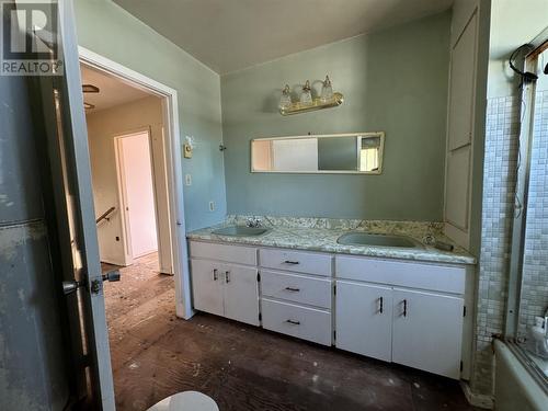 186 Demers St, Chapleau, ON - Indoor Photo Showing Bathroom