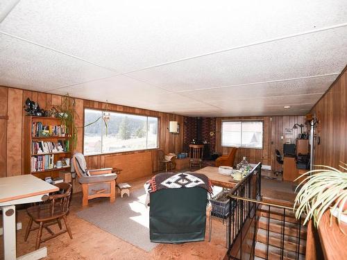 7520 West Subdivision Road, Clinton, BC - Indoor