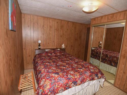 7520 West Subdivision Road, Clinton, BC - Indoor Photo Showing Bedroom