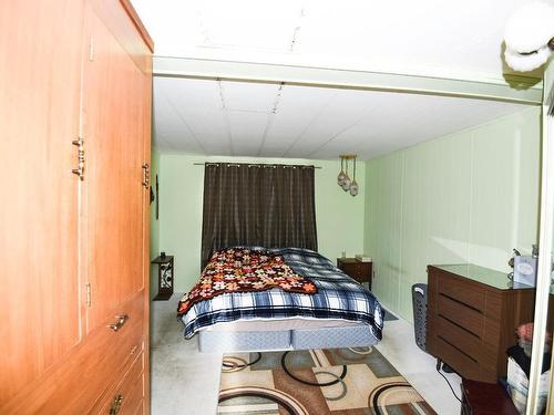 7520 West Subdivision Road, Clinton, BC - Indoor Photo Showing Bedroom