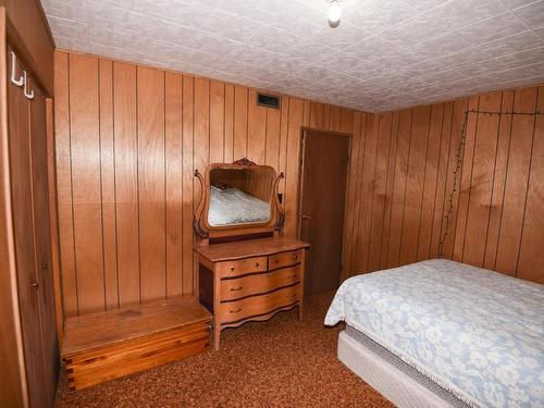 7520 West Subdivision Road, Clinton, BC - Indoor Photo Showing Bedroom