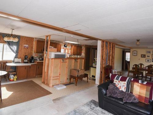 7520 West Subdivision Road, Clinton, BC - Indoor