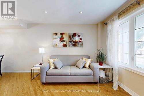 53 Shady Oaks Avenue, Markham, ON - Indoor Photo Showing Living Room