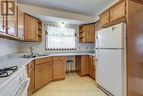 34 Parkview Heights, Aylmer (Ay), ON - Indoor Photo Showing Kitchen With Double Sink