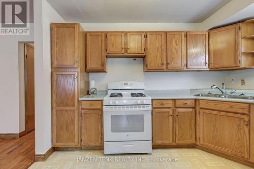 34 Parkview Heights, Aylmer (Ay), ON - Indoor Photo Showing Kitchen With Double Sink