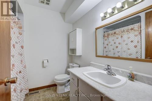 34 Parkview Heights, Aylmer (Ay), ON - Indoor Photo Showing Bathroom