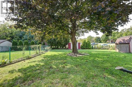 34 Parkview Heights, Aylmer (Ay), ON - Outdoor With Backyard