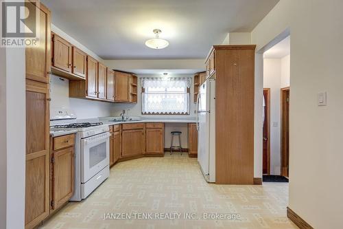 34 Parkview Heights, Aylmer (Ay), ON - Indoor Photo Showing Kitchen