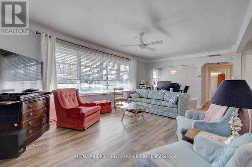 1271 Lorne Park Road, Mississauga, ON - Indoor Photo Showing Living Room