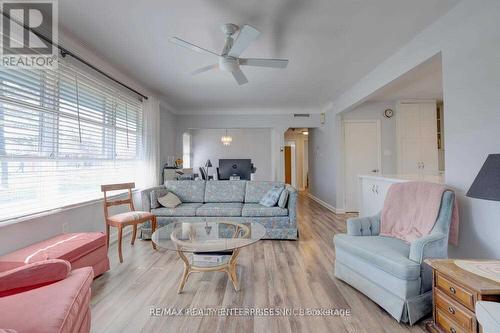 1271 Lorne Park Road, Mississauga, ON - Indoor Photo Showing Living Room