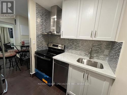 233 - 3025 The Credit Woodlands N, Mississauga (Erindale), ON - Indoor Photo Showing Kitchen With Upgraded Kitchen